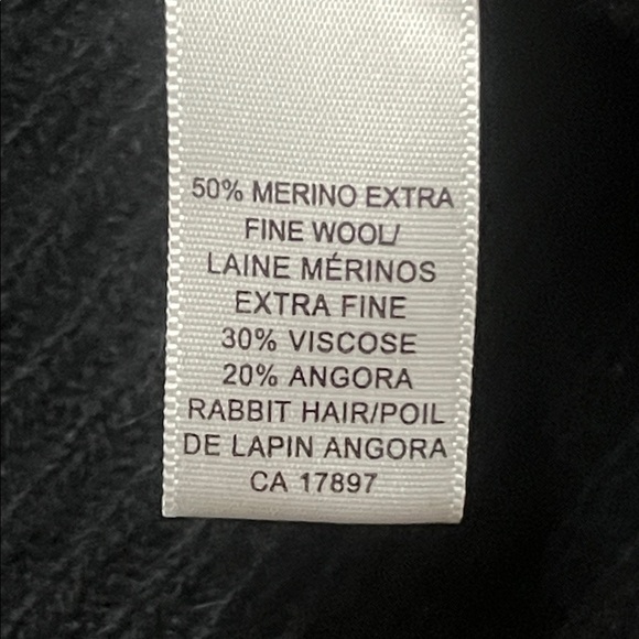 Banana Republic Extra Fine Merino & Angora Blend Black Deep V-Neck Sweater sz M - Picture 8 of 9